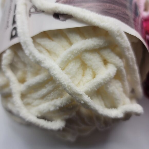 Yarnpiration Bernat Blanket (NWT) - Picture 7 of 8